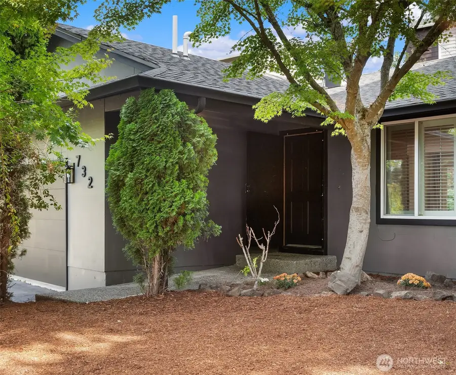 732 NE Roswell Drive, Bremerton, WA 98310 - #3