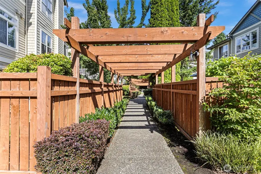 2034 Newport Way Nw #11-1, Issaquah, WA 98027 - #2