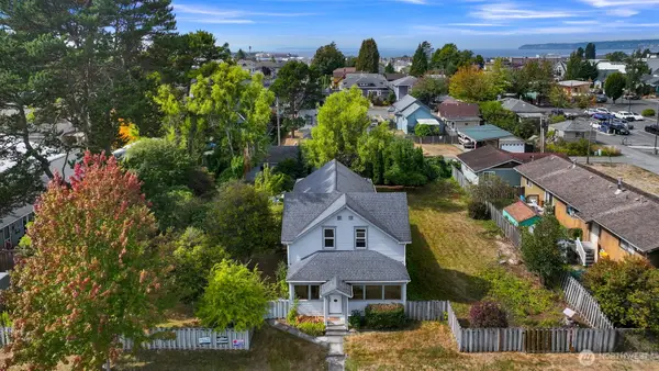869 Harrison Avenue, Blaine, WA 98230
