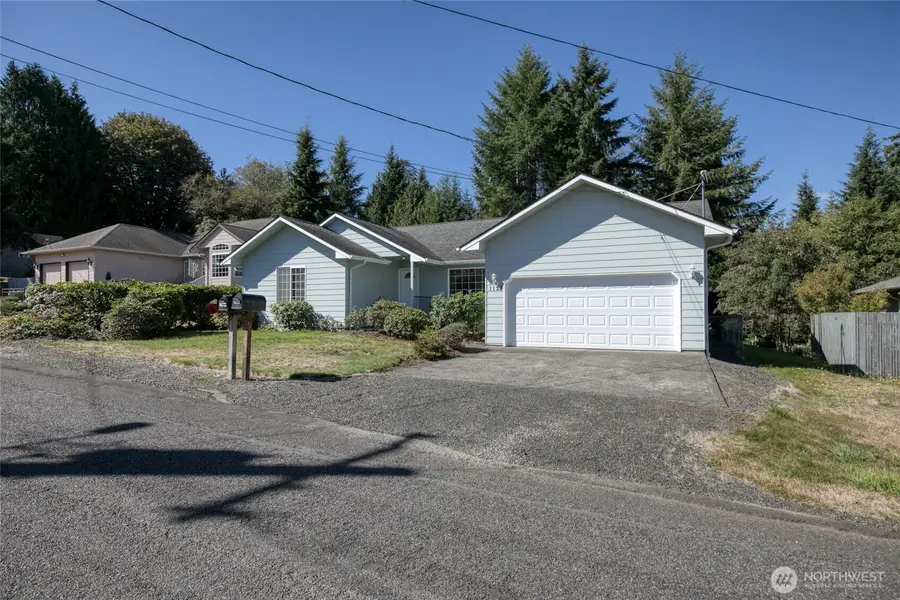 1121 N Fairfield Street, Aberdeen, WA 98520 - #2