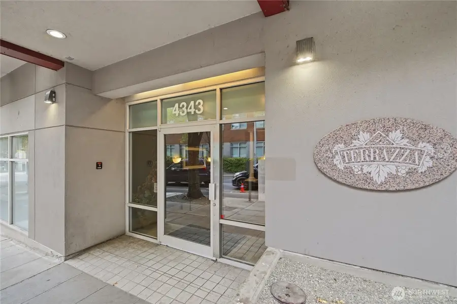 4343 Roosevelt Way Ne #404, Seattle, WA 98105 - #2