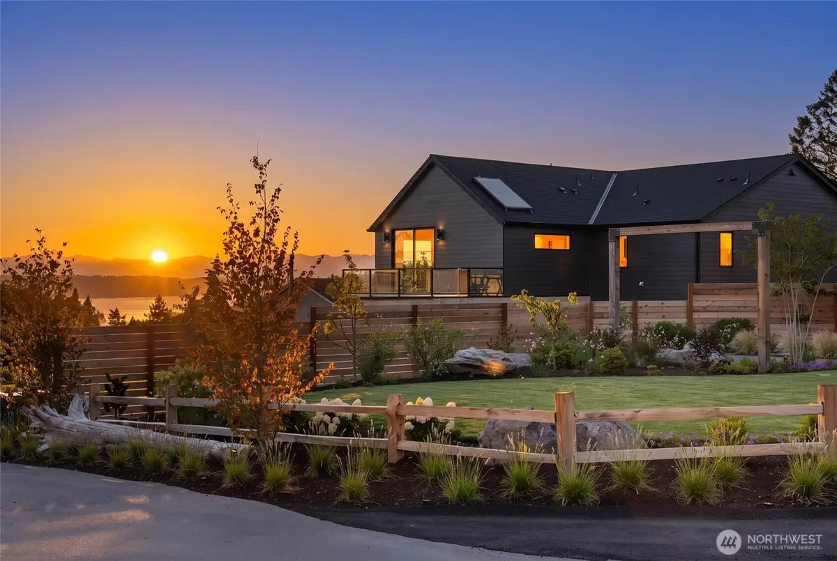 18638 2nd Avenue Sw, Normandy Park, WA 98166 - #1