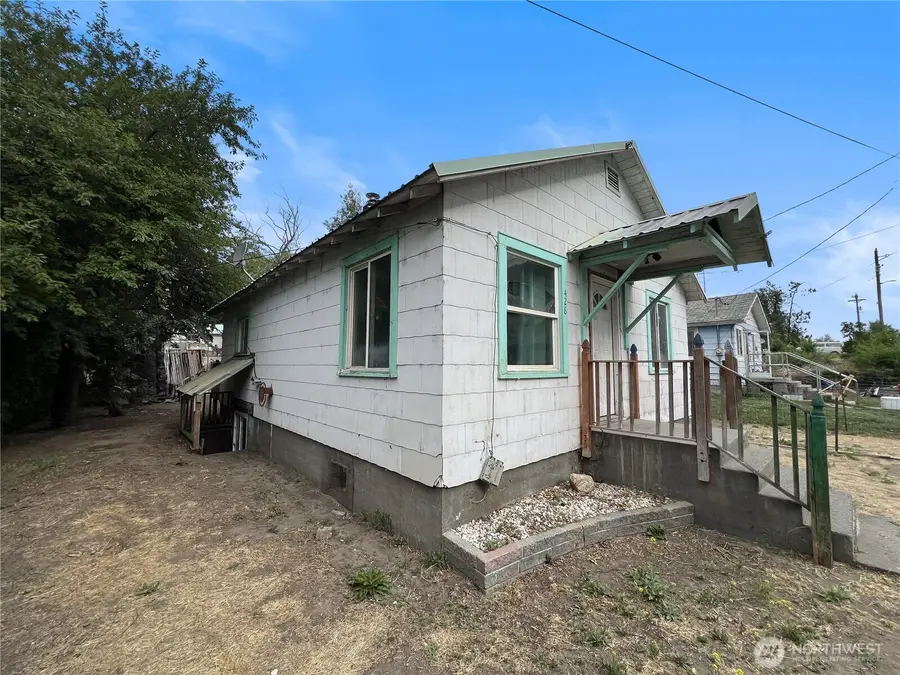 428 Garfield Street, Omak, WA 98841 - #2
