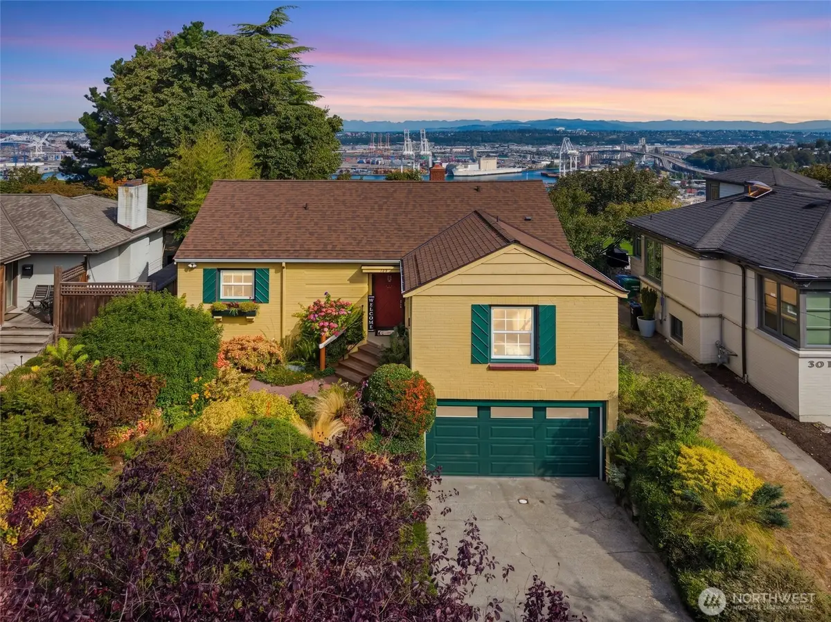 3006 36th Avenue Sw, Seattle, WA 98126 - #1