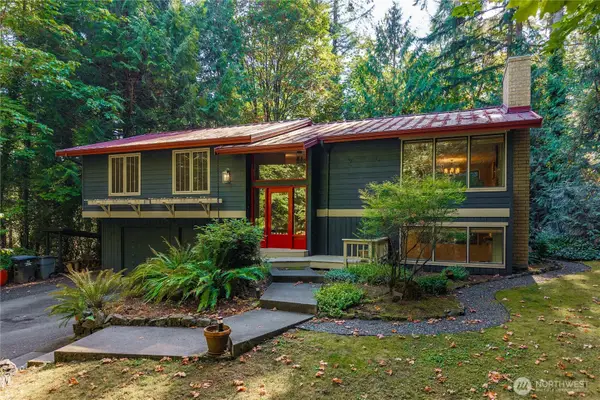 8051 NE Paulanna Lane, Bainbridge Island, WA 98110