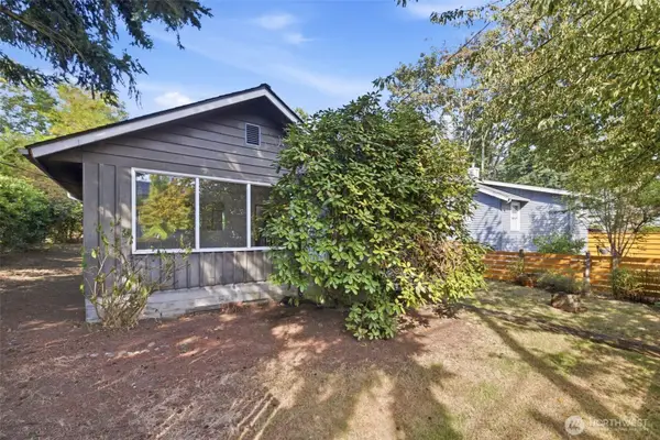 9555 College Way N, Seattle, WA 98103