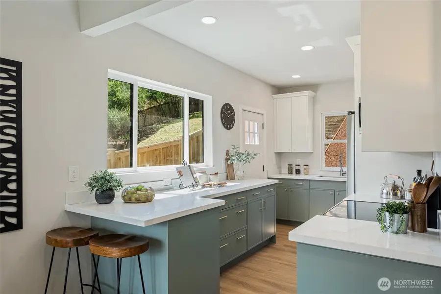 4015 Burton Place W, Seattle, WA 98199 - #3
