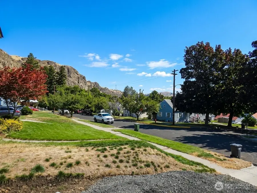 308 Stevens Avenue, Coulee Dam, WA 99116 - #2