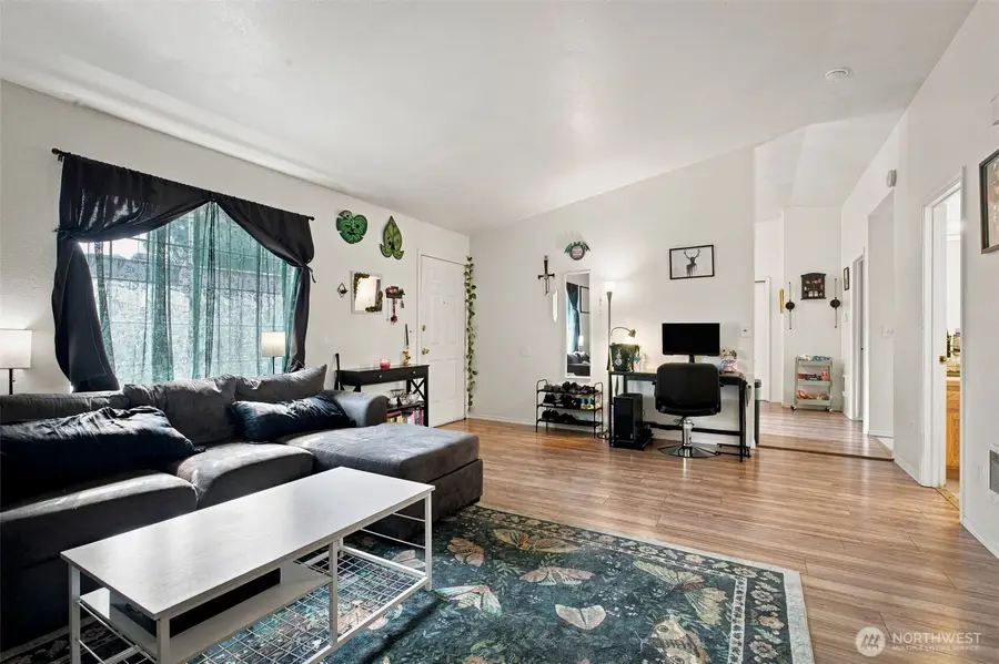 1403 S 18th Avenue, Yakima, WA 98902 - #3