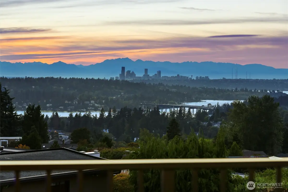 4360 Somerset Boulevard Se, Bellevue, WA 98006 - #1