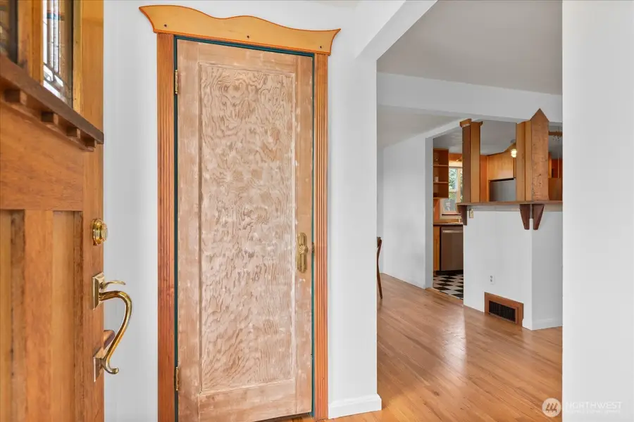 2804 Prosch Avenue W, Seattle, WA 98119 - #2