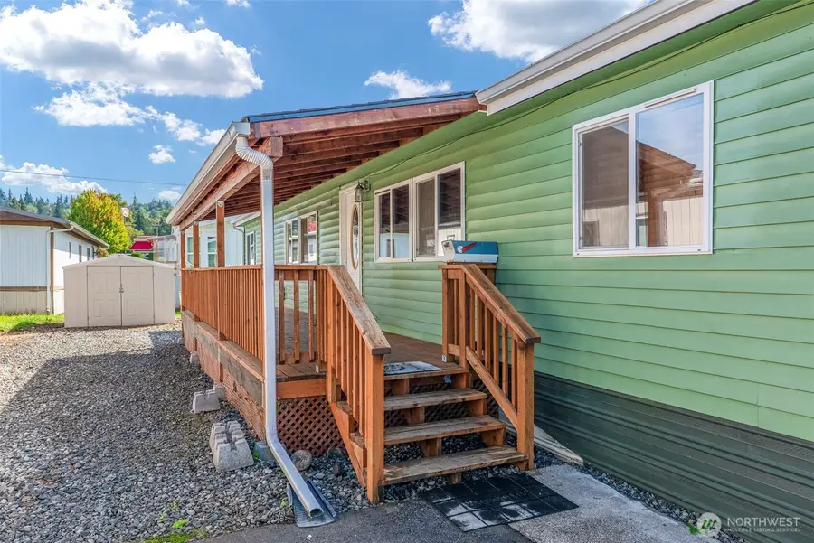 1006 S 12th Avenue, Kelso, WA 98626 - #2