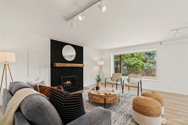 8456 6th Avenue Sw, Seattle, WA 98106