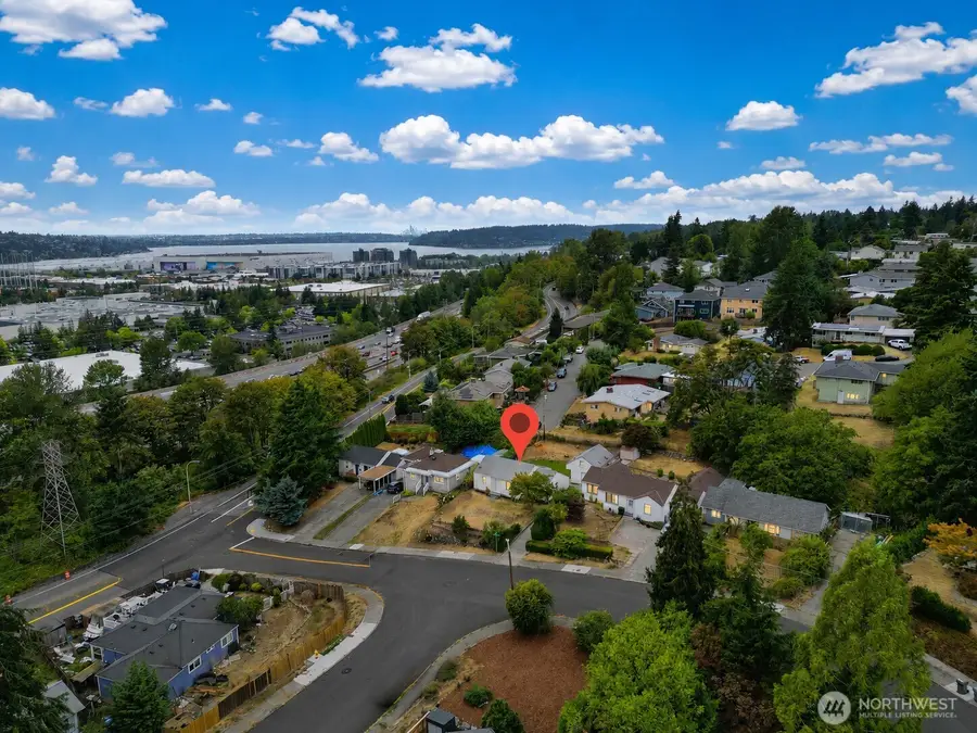 574 Bronson Way Ne, Renton, WA 98056 - #2