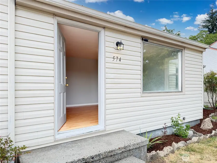 574 Bronson Way Ne, Renton, WA 98056 - #3