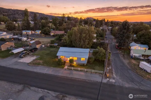 103 Electric Boulevard, Electric City, WA 99123