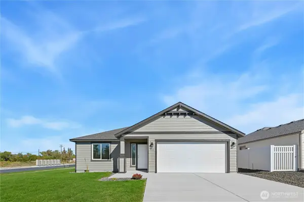 321 N Lessor Loop, Moses Lake, WA 98837