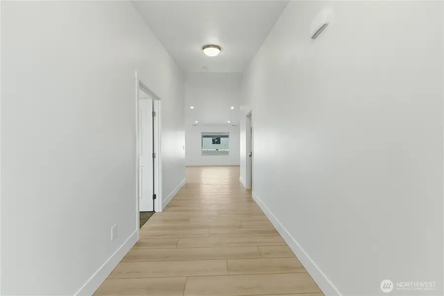 321 N Lessor Loop, Moses Lake, WA 98837 - #2