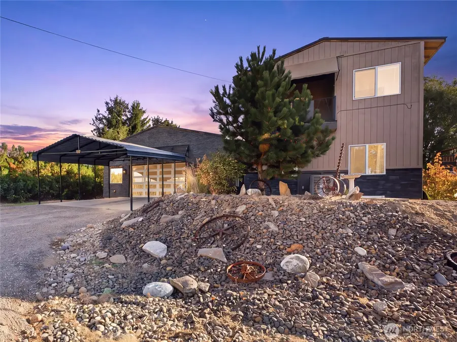 103 S Houston Avenue, East Wenatchee, WA 98802 - #2