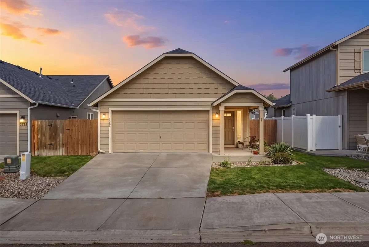 1202 SW Carver Street, College Place, WA 99324 - #1