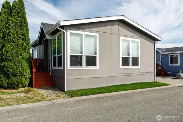 225 NE Ernst Street #114, Oak Harbor, WA 98277