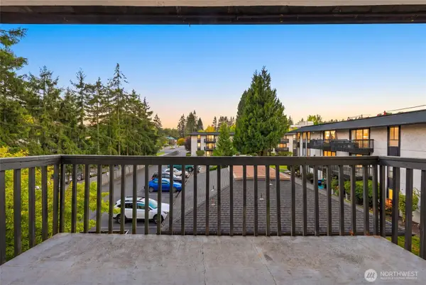 19409 56th Avenue W #301, Lynnwood, WA 98036