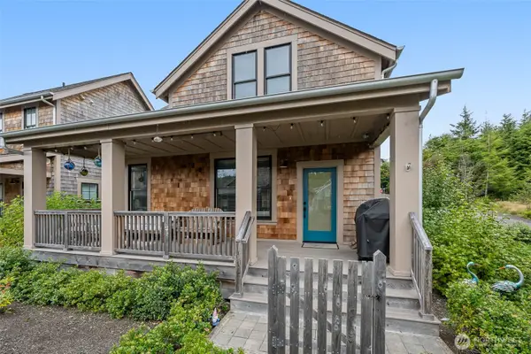 11 Cedar Run Loop, Pacific Beach, WA 98571