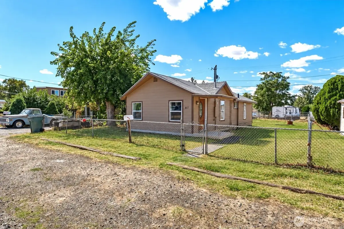 817 Perkins Street, Milton Freewater, OR 97862 - #1
