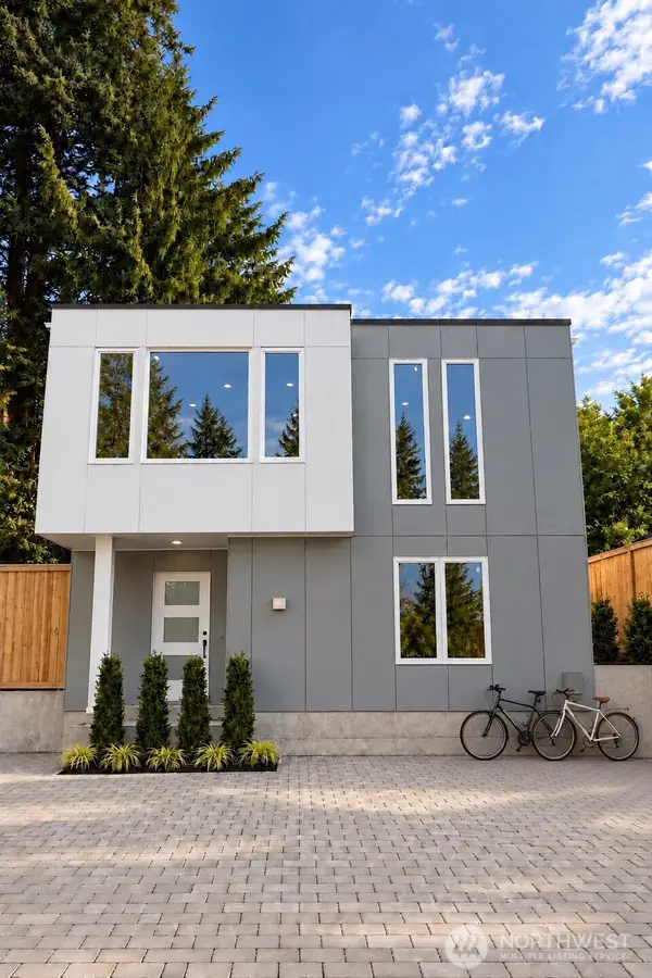 3261 NE 98th Street, Seattle, WA 98115