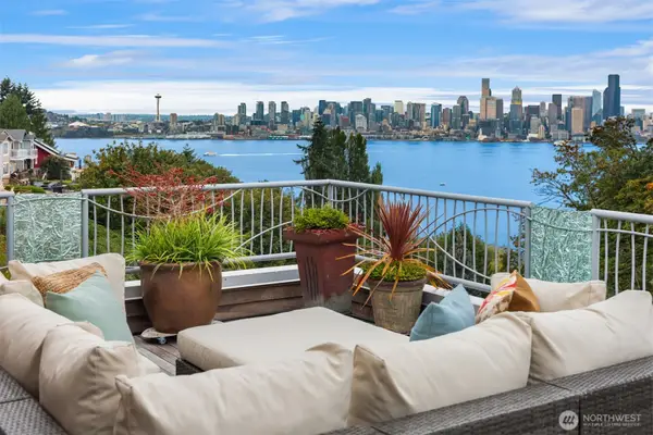 1718 Palm Avenue Sw, Seattle, WA 98116