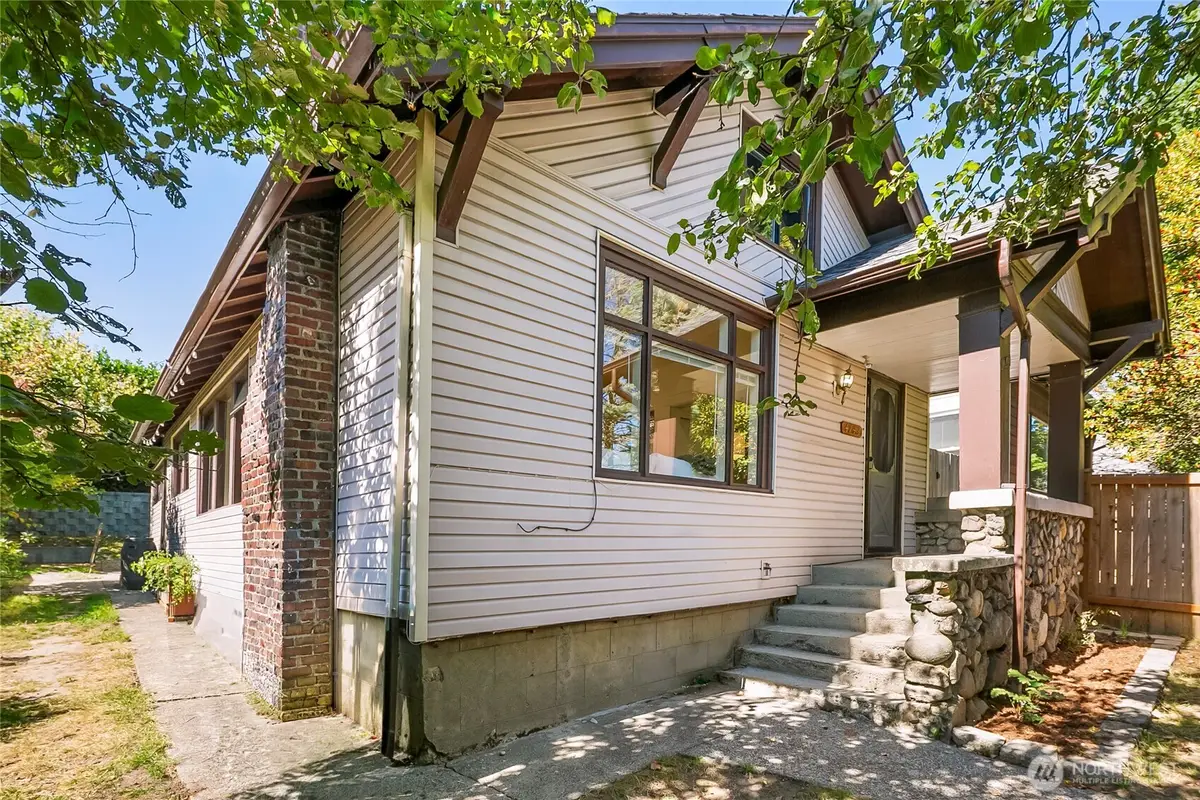 4743 5th Avenue Ne, Seattle, WA 98105 - #1