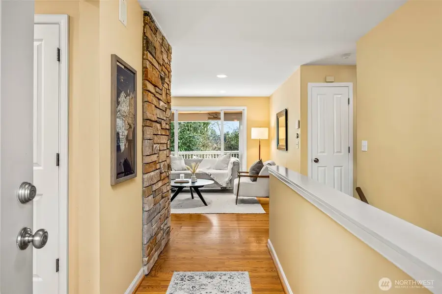 231 105th Avenue Se, Bellevue, WA 98004 - #3
