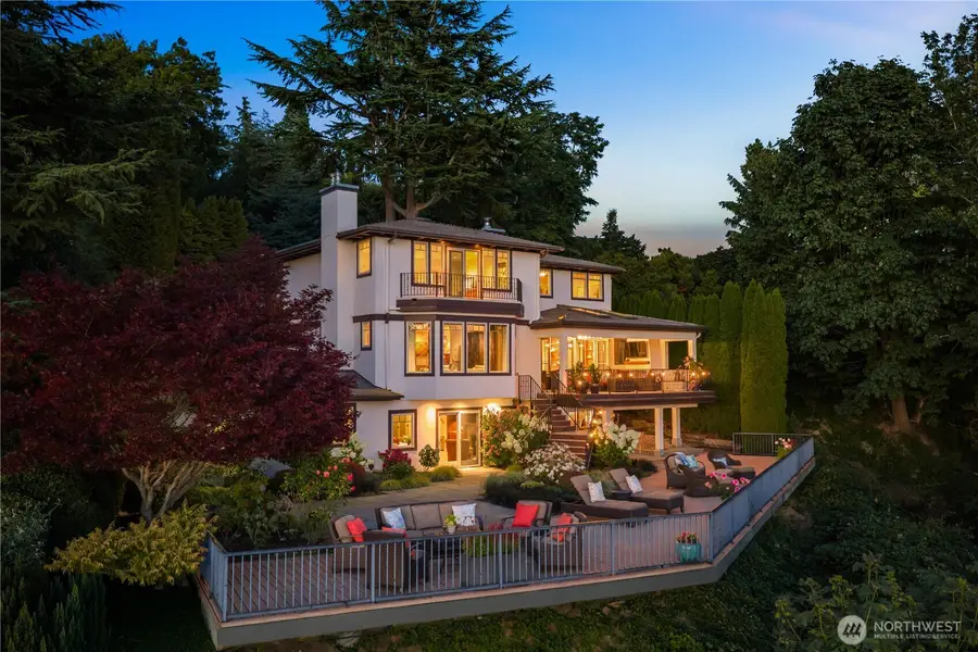 2555 Magnolia Boulevard W, Seattle, WA 98199 - #2