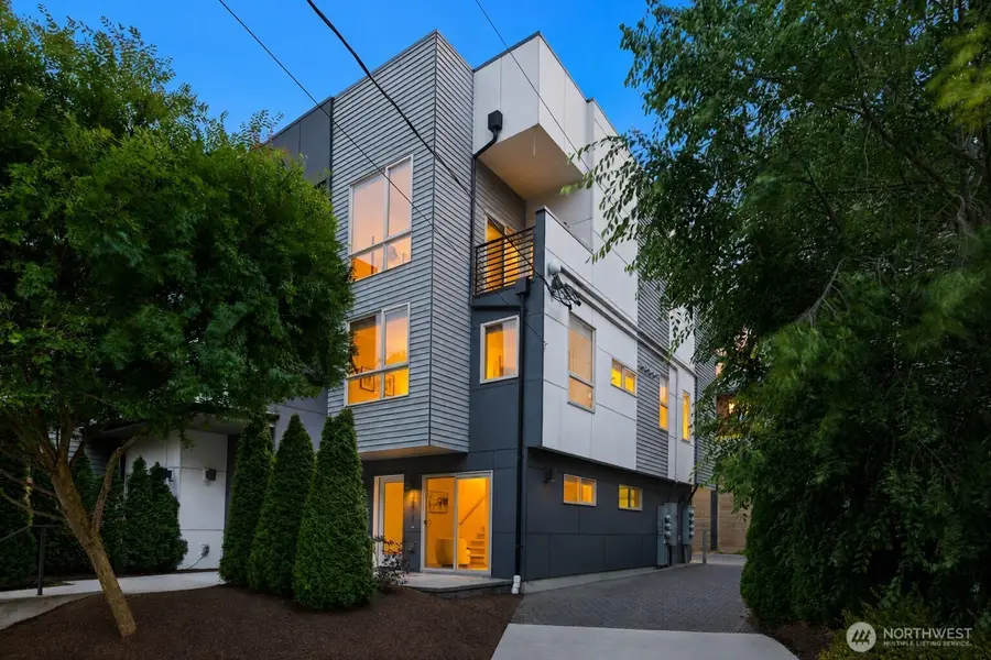 3817 Gilman Avenue W, Seattle, WA 98199 - #3
