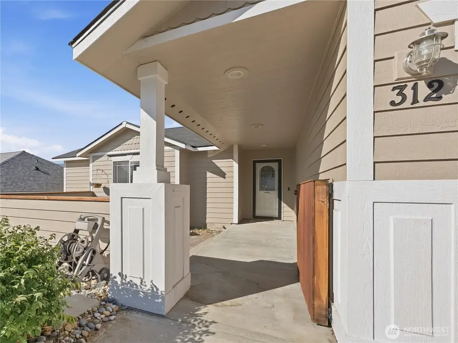 312 S Mary Avenue, East Wenatchee, WA 98802 - #3