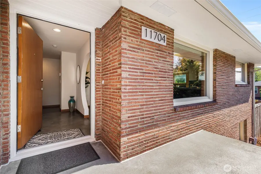 11704 Palatine Avenue N, Seattle, WA 98133 - #3