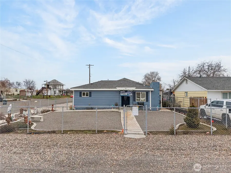 232 6th Avenue, Mabton, WA 98935 - #3