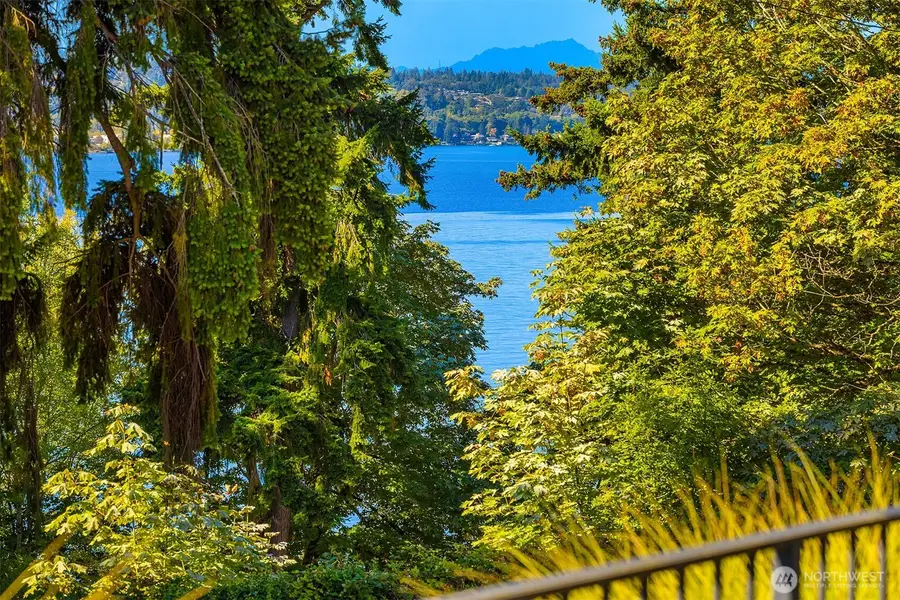 610 10th Avenue W, Kirkland, WA 98033 - #2