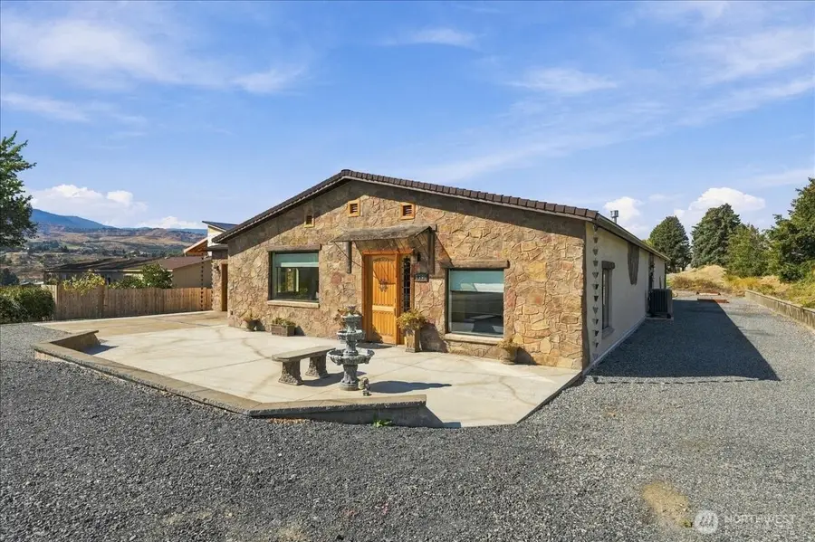 1396 S Tyee Avenue, East Wenatchee, WA 98802 - #2