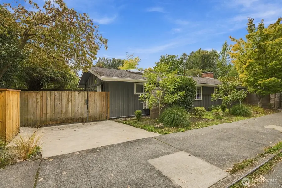 3860 NE 41st Street, Seattle, WA 98105 - #2