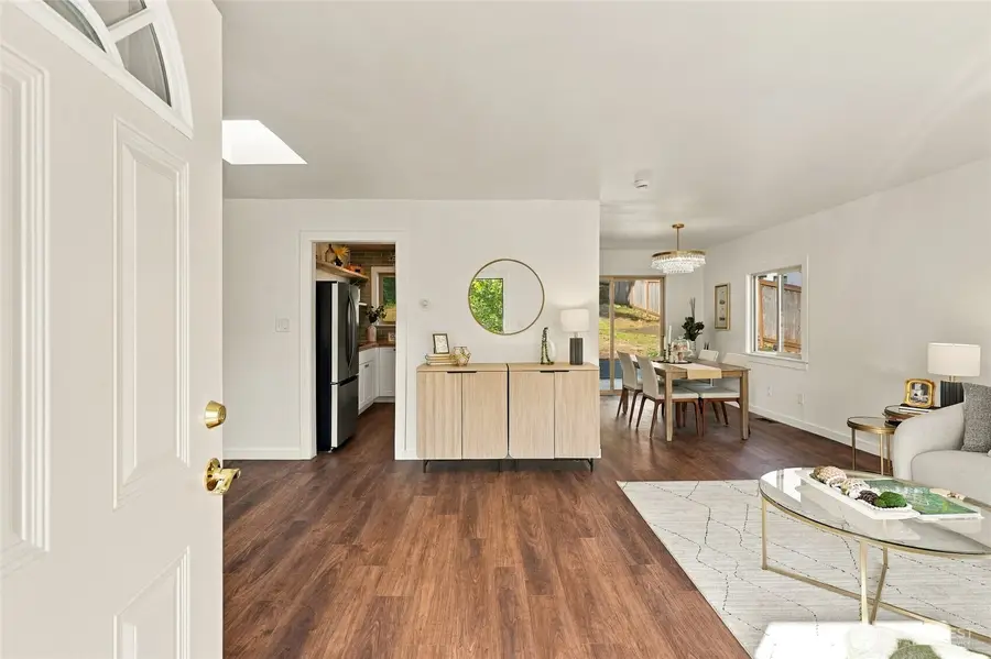10233 8th Avenue Sw, Seattle, WA 98146 - #2