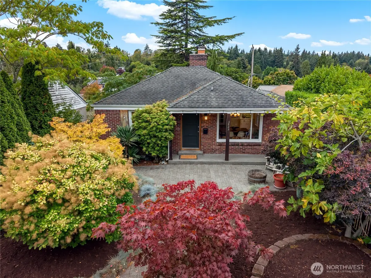3825 33rd Avenue W, Seattle, WA 98199 - #1