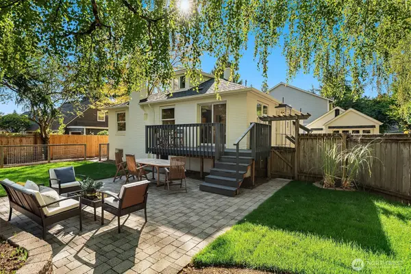 8015 42nd Avenue Ne, Seattle, WA 98115