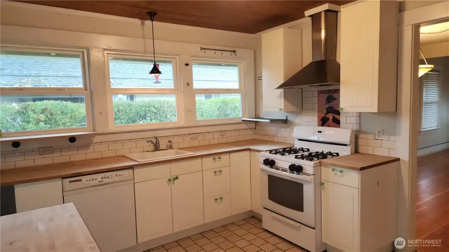 511 Louviers Avenue, Dupont, WA 98327 - #2