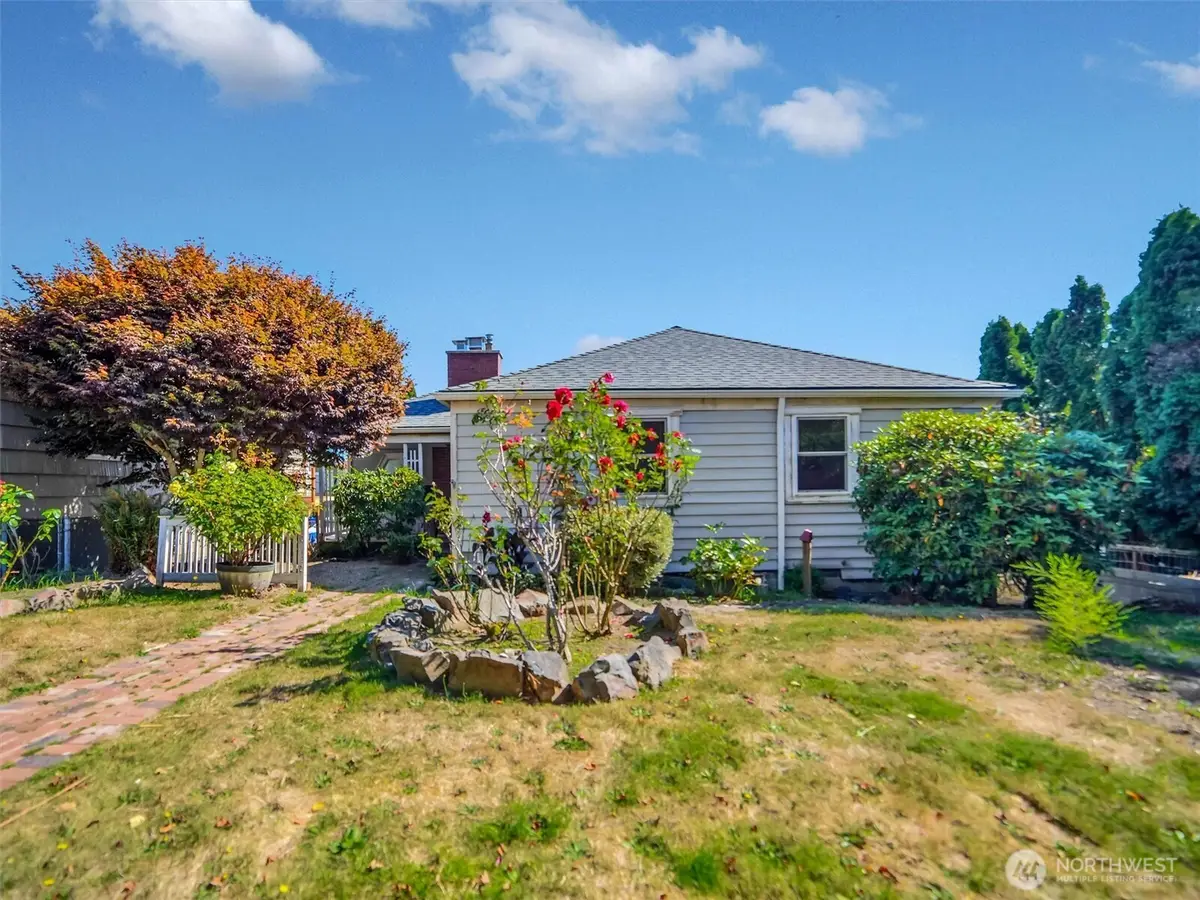 4044 39th Avenue Sw, Seattle, WA 98116 - #1