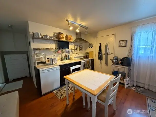 3831 17th Avenue Sw, Seattle, WA 98106 - #3