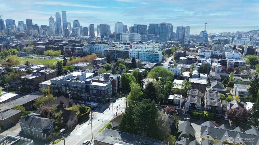 206 12th Avenue E, Seattle, WA 98102 - #3