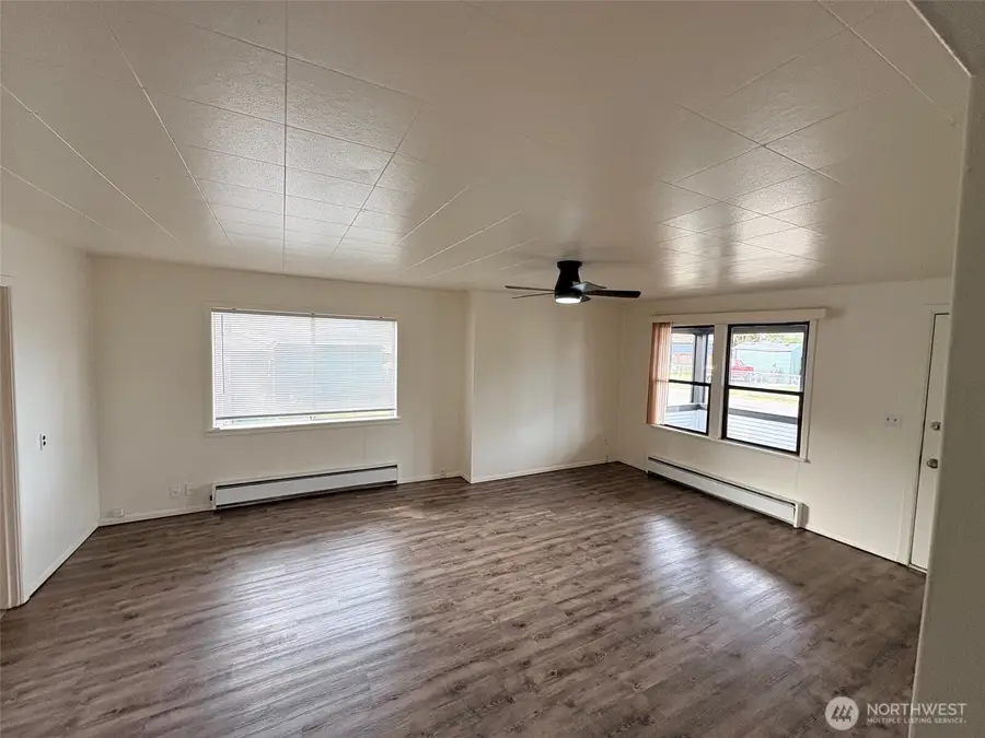 1012 S 6th Street, Kelso, WA 98626 - #2