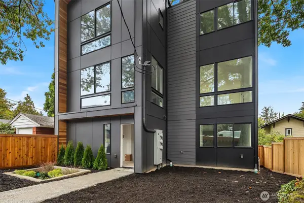 8542 Interlake Avenue N, Seattle, WA 98103