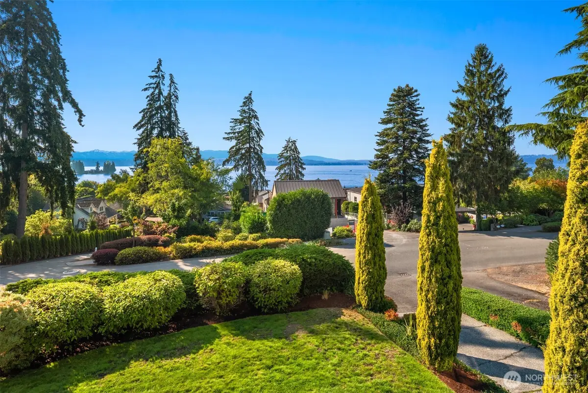 4600 92nd Avenue Ne, Yarrow Point, WA 98004 - #1